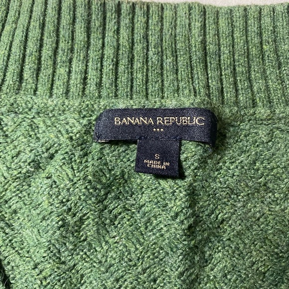 Banana Republic Green V-neck Cardigan - Picture 2 of 6